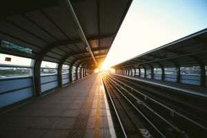 Traficul trenurilor de mare viteză a fost grav perturbat după un incendiu de origine „probabil criminală”